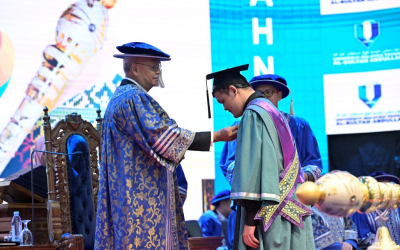 Abraham Lim Bing Sern graduan Analitik Data terima Anugerah Kecemerlangan UMPSA Holdings Sdn. Bhd.