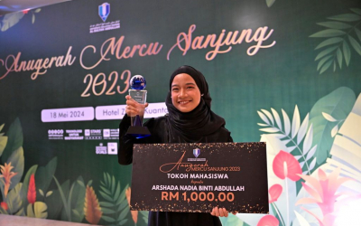 Arshada Nadia julang Anugerah Tokoh Mahasiswa UMPSA