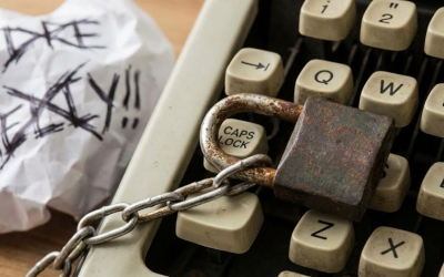 Bahasa Menjerit di Skrin: Mengapa Caps lock Boleh Merosakkan Kredibiliti Penulisan?